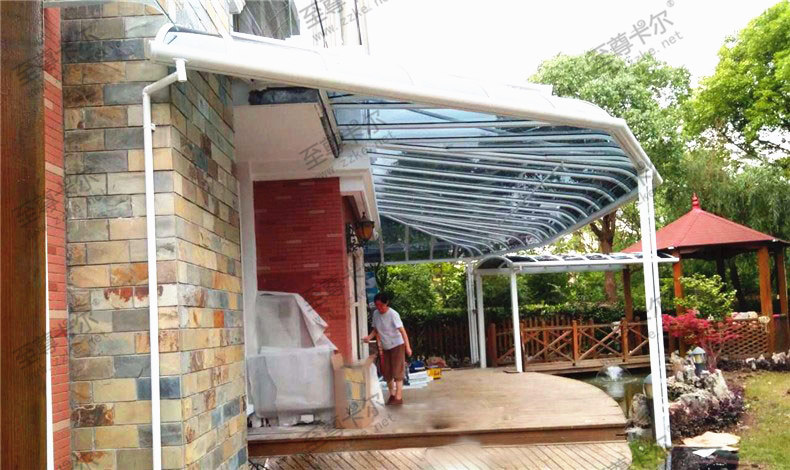 本地用戶家庭安裝雨棚,記住（zhù）這幾點（diǎn）再也（yě）不會被坑
