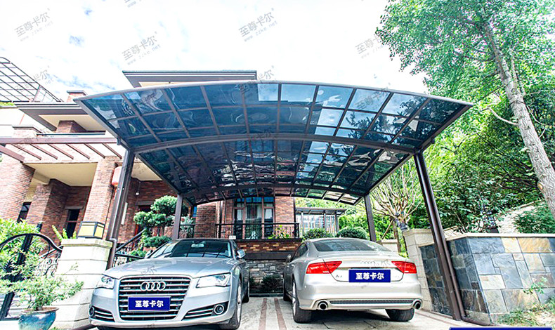 車棚廠家告訴你，私家車露天（tiān）車棚頂用什麽材料