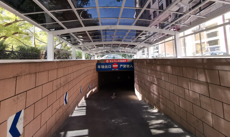 2020汽車坡道棚（péng）.jpg