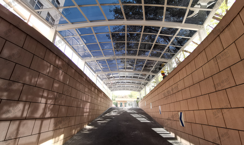 車庫出入口（kǒu）雨棚.jpg