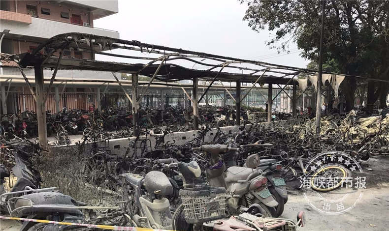福建農（nóng）林大學車（chē）棚火災，劣質停車棚廠（chǎng）家應該反思