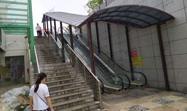 戶外樓梯雨棚該（gāi）怎麽做？戶外樓梯雨棚產（chǎn）品剖析。
