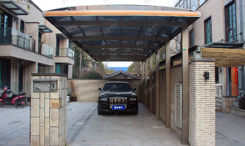 【金地自（zì）在城（chéng）】自（zì）然風汽車棚
