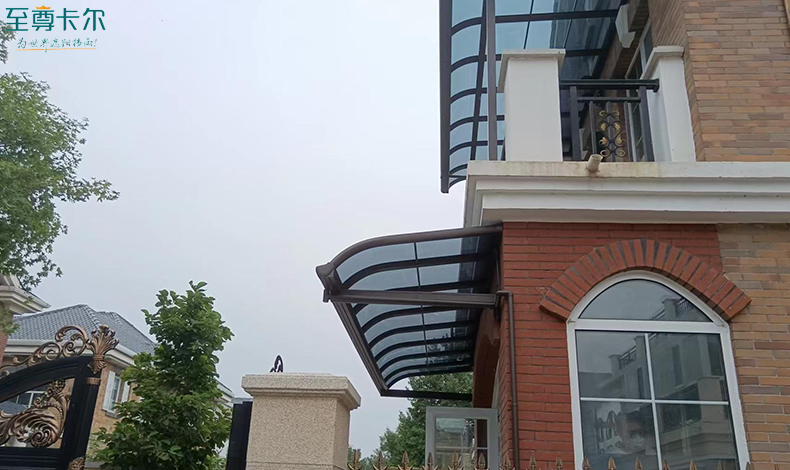 鋁合金雨棚多少錢一（yī）平？家用防雨棚圖片？