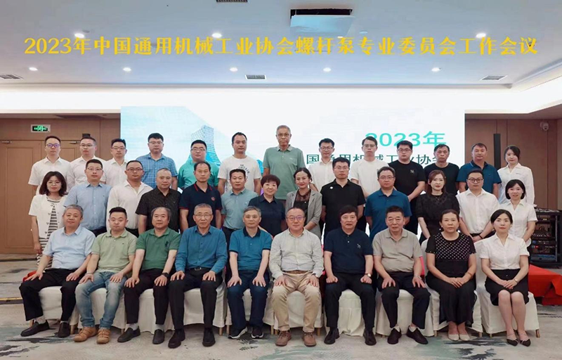 公司為（wéi）螺杆泵行業量身設計專用XH3-8大功率齒輪（lún）箱